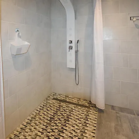 1 Bedroom Pet Friendly In *