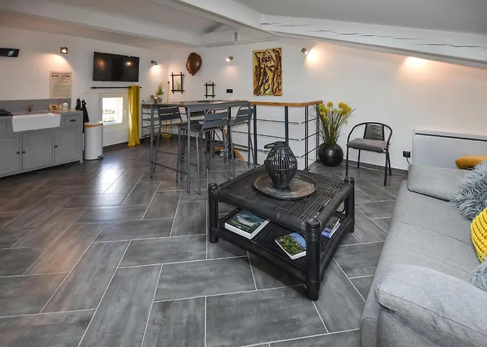 1 Bedroom Stunning In *